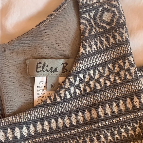 Cold shoulder dress - Picture 2 of 2